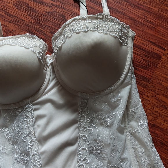 Corset - Picture 2 of 11